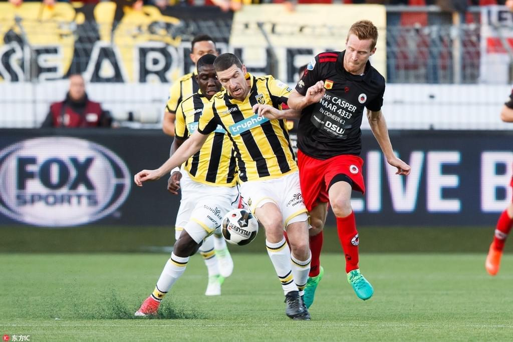 向中场主导 向中场主导