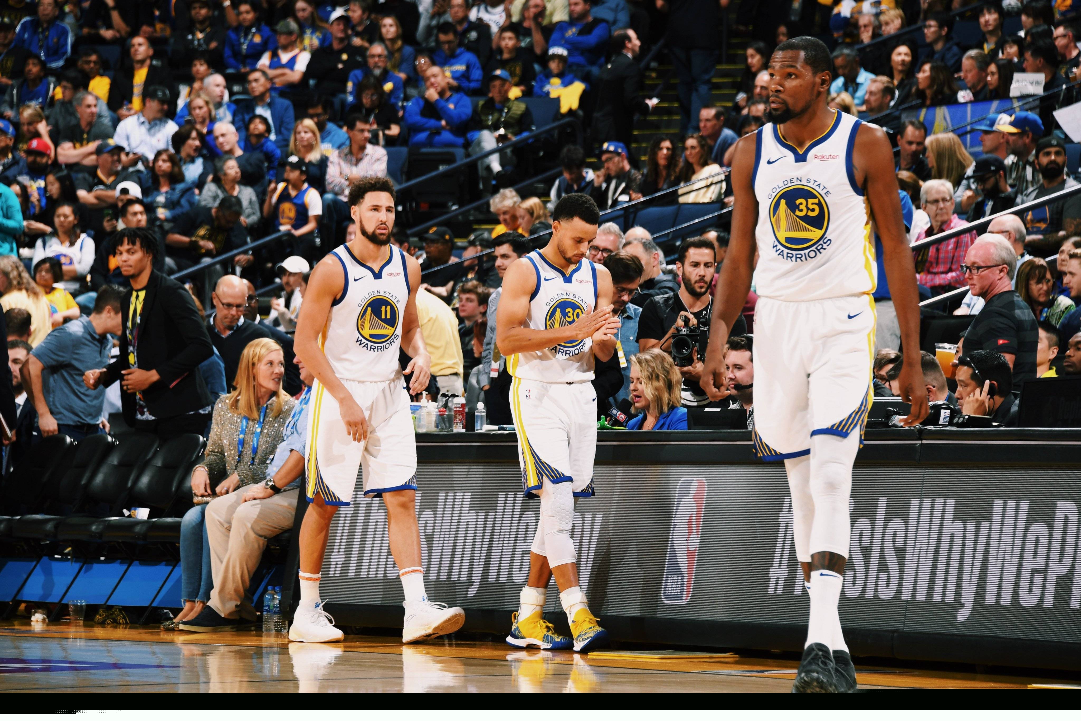 再逐步放宽 再逐步放宽